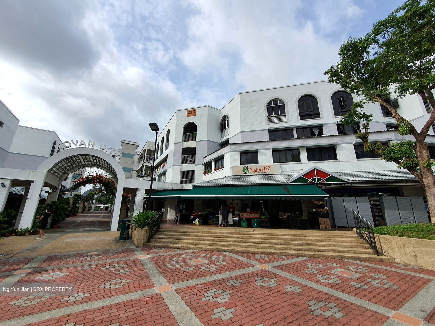 Hougang Street 21 (D19), Shop House #527679601